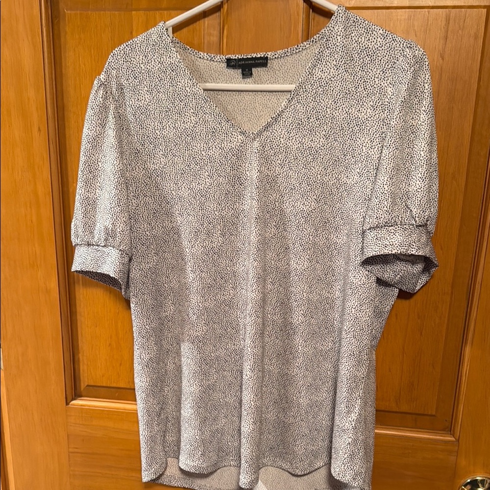 Women's V-Neck Short Sleeve Top - Black and White